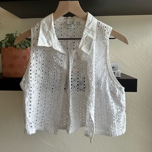 Cute cropped beach button down